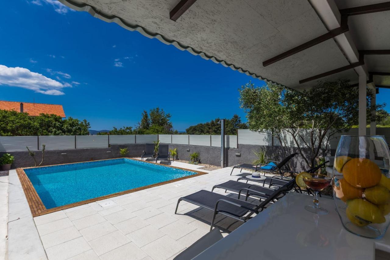 Katina Apartment With Private Pool Zára Kültér fotó